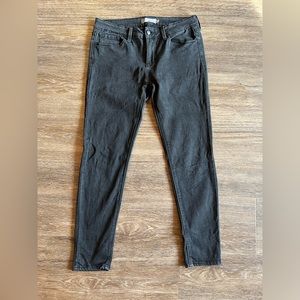 Just USA women’s black skinny jeans. Size 10.